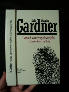 náhled knihy - Případ sametových drápků a Zamilované tety