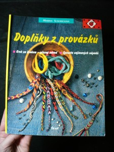 náhled knihy - Doplňky z provázků : krok za krokem - přesný návod