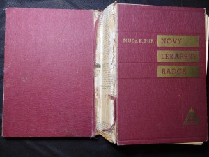 náhled knihy - Nový lékařský rádce : lékařská kniha o zdravovědě vůbec, se zvláštním zřetelem k novějším poznatkům všech léčebných metod a k osvědčeným domácím léčbám