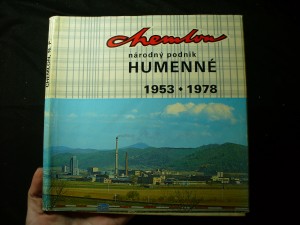 náhled knihy - Chemlon, národný podnik Humenné, nosteľ vyznamenia Za zásluhy o výstavbu 1953-1978