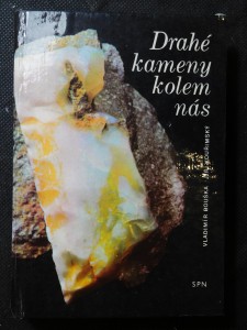 náhled knihy - Drahé kameny kolem nás : pomocná kniha pro doplňkovou četbu žáků k učebnicím mineralogie na školách 1. a 2. cyklu