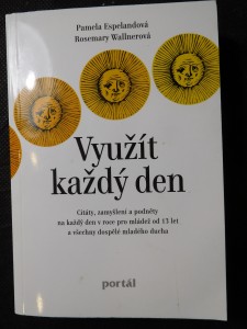 náhled knihy - Využít každý den : citáty, zamyšlení a podněty na každý den v roce pro mládež od 13 let a všechny dospělé mladého ducha