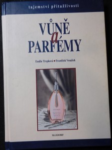 náhled knihy - Vůně a parfémy : tajemství přitažlivosti