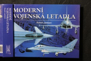 náhled knihy - Moderní vojenská letadla : vývoj, výzbroj, technické údaje