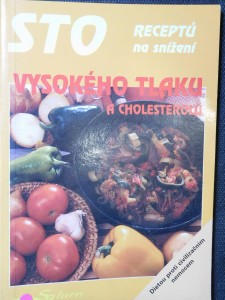 náhled knihy - Sto receptů na snížení vysokého tlaku a cholesterolu