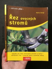 náhled knihy - Řez ovocných stromů: zásady při řezu ovocných stromů a keřů, udržovací řez, ovocný plot a ovocná stěna