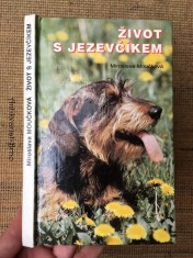 náhled knihy - Život s jezevčíkem