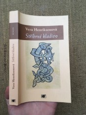 náhled knihy - Stříbrné kladivo. Vera Henriksenová