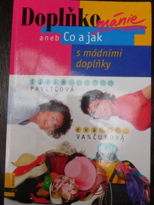 náhled knihy - Doplňkománie, aneb, Co a jak s módními doplňky