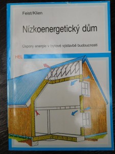 náhled knihy - Nízkoenergetický dům : úspory energie v bytové výstavbě budoucnosti