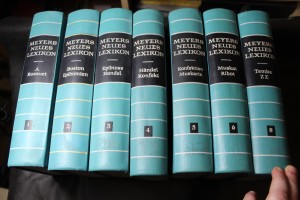 náhled knihy - Meyers neues Lexikon, 1 - A Bossuet, 2 - Boston Epibionaten, 3 - Epibiose Handel, 4 - Händel Konfekt, 5 - Konfektion Muskarin, 6 - Muskat Ribot, 8 - Tembe ZZ