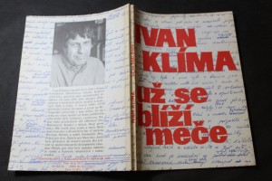 náhled knihy - Už se blíží meče : eseje, fejetony, rozhovory