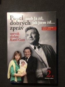 náhled knihy - Posel dobrých zpráv aneb Já žil, jak jsem žil... zpěvák století Karel Gott