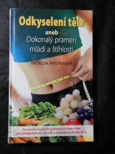 náhled knihy - Odkyselení těla, aneb, Dokonalý pramen mládí a štíhlosti : rovnováha kyselých a zásaditých látek v těle jako předpoklad pro zdravý a mimořádně dlouhý život