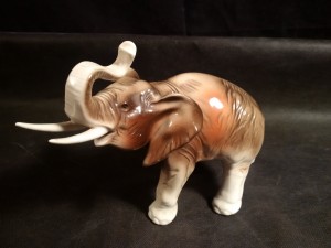 náhled knihy - Porcelánový slon - Royal Dux
