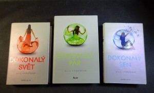 náhled knihy - 3x Ally Condieová - Dokonalý sen, Dokonalý svět, Dokonalý pár / slovensky /
