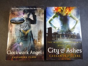 náhled knihy - 2x Cassandra Clare - Clockwork Angel, City of Ashes