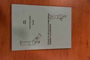 náhled knihy - Komunikace, týmová spolupráce a řešení problémových situací ve škole : výchozí teorie k závěrečným pracím frekventantů kursu, záznam realizovaných cvičení pro rozvoj komunikace a řešení problémových situací ve škole