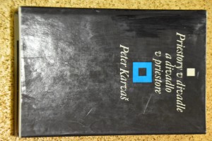 náhled knihy - Priestory v divadle a divadlo v priestore : k problematike svojrázu a špecifickosti divadelného umenia