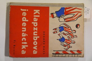 náhled knihy - Klapzubova jedenáctka : povídka pro kluky malé i velké