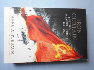 náhled knihy - Iron curtain: The crushing of eastern europe 1944-1956