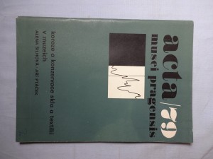 náhled knihy - Koroze a konzervace skla a textilií v muzeích