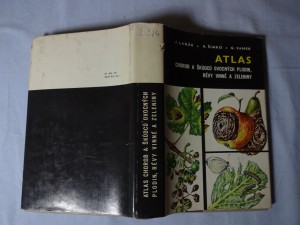 náhled knihy - Atlas chorob a škůdců ovocných plodin, révy vinné a zeleniny