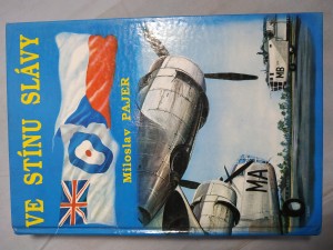 náhled knihy - Ve stínu slávy : bojový výcvik československých letců, příslušníků bombardovacích a dopravních jednotek RAF, ve Velké Británii v letech 1940 až 1946
