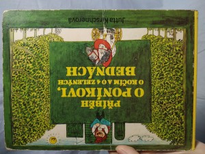 náhled knihy - Příběh o poníkovi, o kočím a o 4 zelených bednách