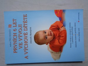 náhled knihy - Prvních 6 let ve vývoji a výchově dítěte : normy vývoje a vývojové milníky z pohledu psychologa : základní duševní potřeby dítěte : dítě a lidský svět