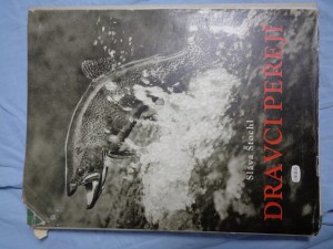 náhled knihy - Dravci peřejí : sportovní lov a chov lososovitých ryb v československých vodách
