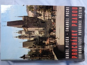 náhled knihy - Procházky Prahou : fotografický průvodce městem