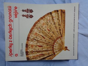 náhled knihy - Šperky z českých granátů a vějíře ze sbírek Moravské galérie v Brně : katalog výstavy, Brno 1982