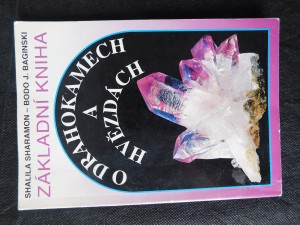 náhled knihy - Základní kniha o drahokamech a hvězdách : tajemné síly drahých kamenů a jejich vztah k dvanácti znamením zvěrokruhu