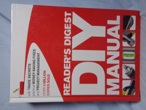 náhled knihy - Reader's Digest DIY Manual: With Trade Secrets, Practical Money-Saving Fixes and Project Management.