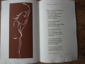 náhled knihy - Píseň o lásce, linorit, podpisy obou umělců