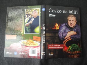 náhled knihy - Česko na talíři : více než 100 receptů české regionální kuchyně a několik mezinárodních specialit VIP hostů