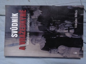 náhled knihy - Manželé Goebbelsovi: svůdník a vražedkyně