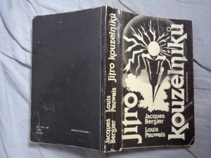 náhled knihy - Jitro kouzelníků : úvod do fantastického realismu