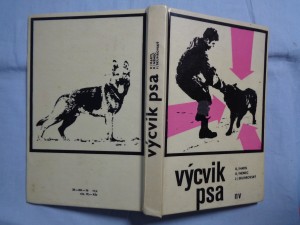 náhled knihy - Výcvik psa : výchova a výcvik psů služebních plemen