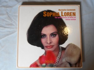 náhled knihy - Sophia Loren: The quintessence of being an Italian woman