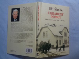 náhled knihy - Ukradený domov : jak se žilo na vesnici ve 40. a 50. letech