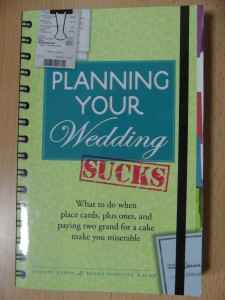 náhled knihy - Planning Your Wedding Sucks: What to do when place cards, plus ones, and paying two grand for a cake make you miserable