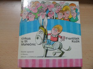 náhled knihy - Cirkus U tří slunečnic : veselé vyprávění o klaunu, dětech a zvířátkách : pro čtenáře od 7 let