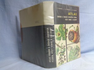 náhled knihy - Atlas chorob a škůdců ovocných plodin, révy vinné a zeleniny