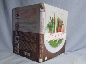 náhled knihy - Jezte česky: rok v naší kuchyni: kuchařka