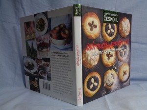 náhled knihy - Ubrousku, prostři se!, aneb, 112 jídel, která milujeme Sto dvanáct jídel, která milujeme 112 jídel, která milujem