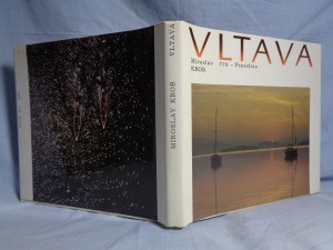 náhled knihy - Vltava = Vltava = Die Moldau = The Vltava River : [fot. publ.]