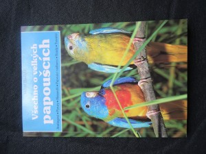 náhled knihy - všechno o velkých papoušcích