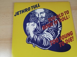 náhled knihy - LP JETHRO TULL: TOO OLD TO ROCK 'N' ROLL: TOO YOUNG TO DIE!